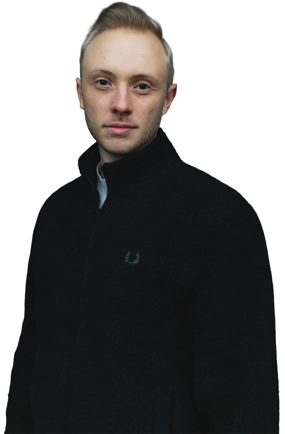 STEEL steht als DJ für eine Portraitaufnahme bereit